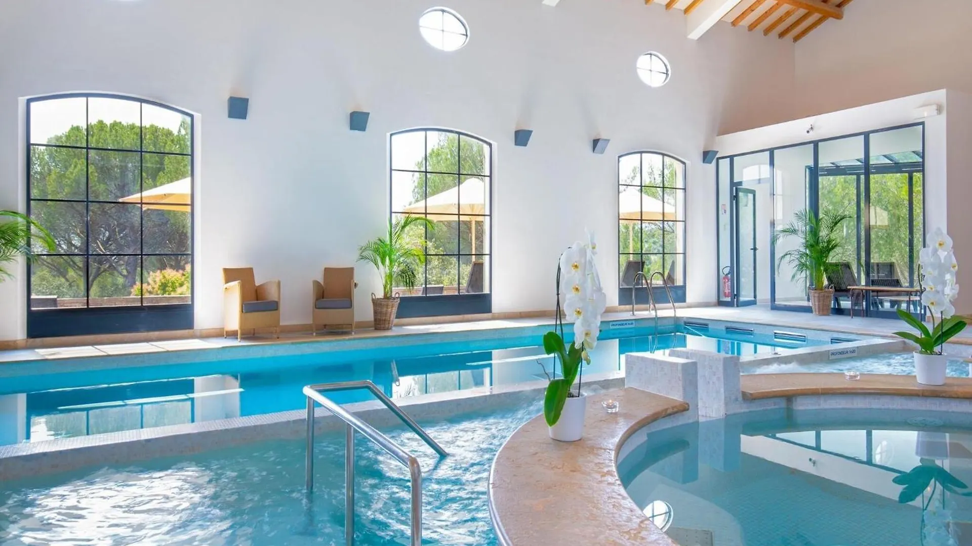 Terraced House In Domaine De Saint Endr Ol With Golf Spa And Communal Pool La Motte  La Motte (Var)