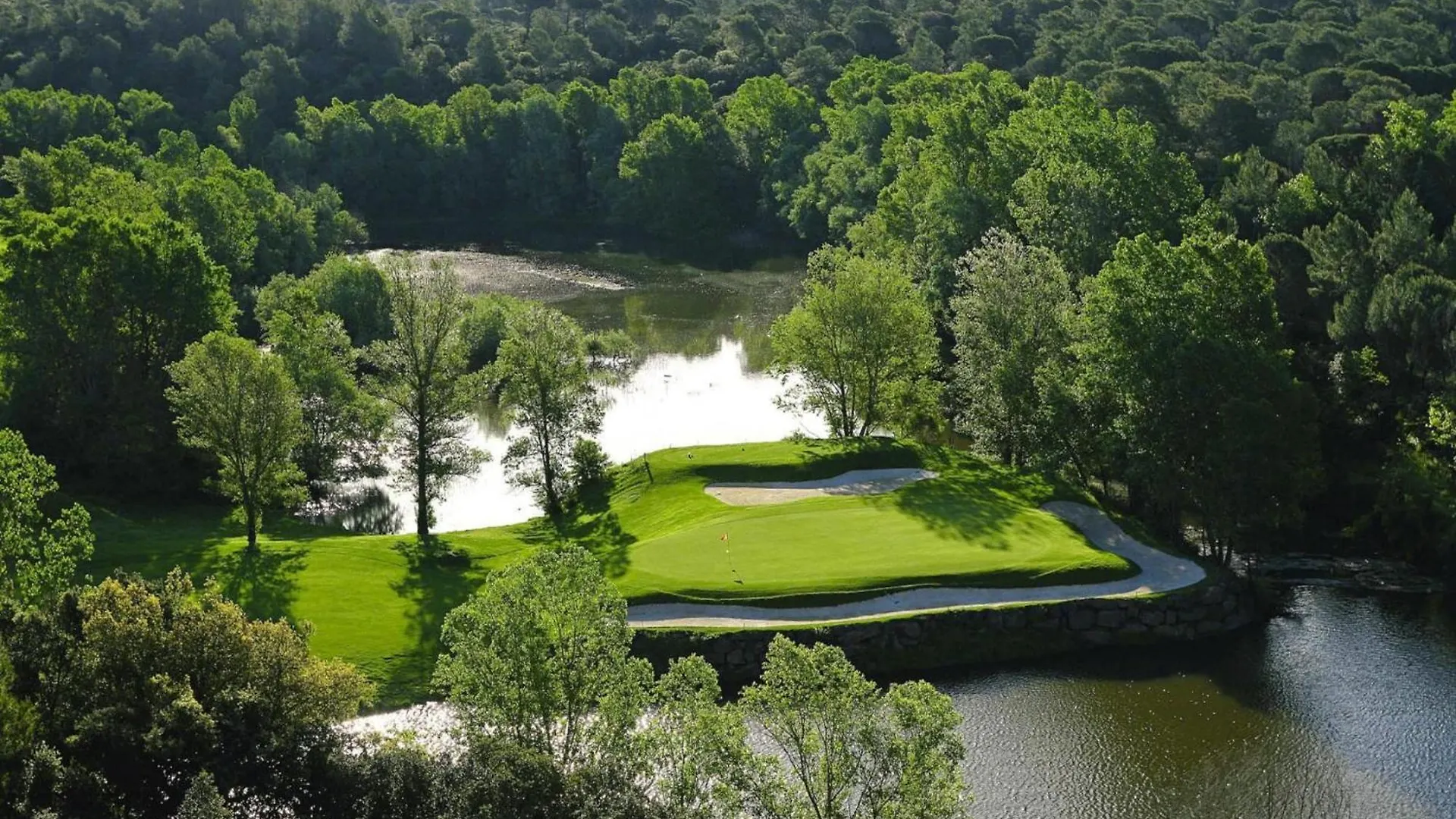 Terraced House In Domaine De Saint Endr Ol With Golf Spa And Communal Pool La Motte  Holiday home La Motte (Var)