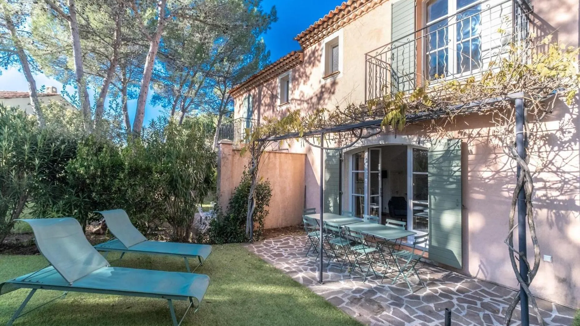 Terraced House In Domaine De Saint Endr Ol With Golf Spa And Communal Pool La Motte  Holiday home La Motte (Var)