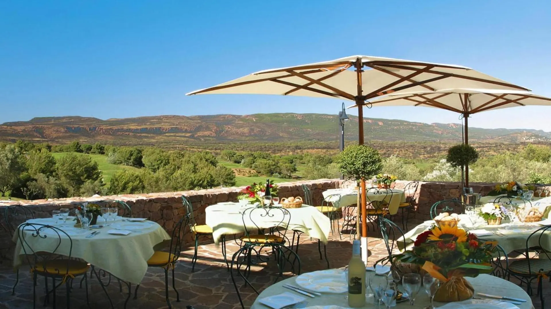 Terraced House In Domaine De Saint Endr Ol With Golf Spa And Communal Pool La Motte  La Motte (Var)