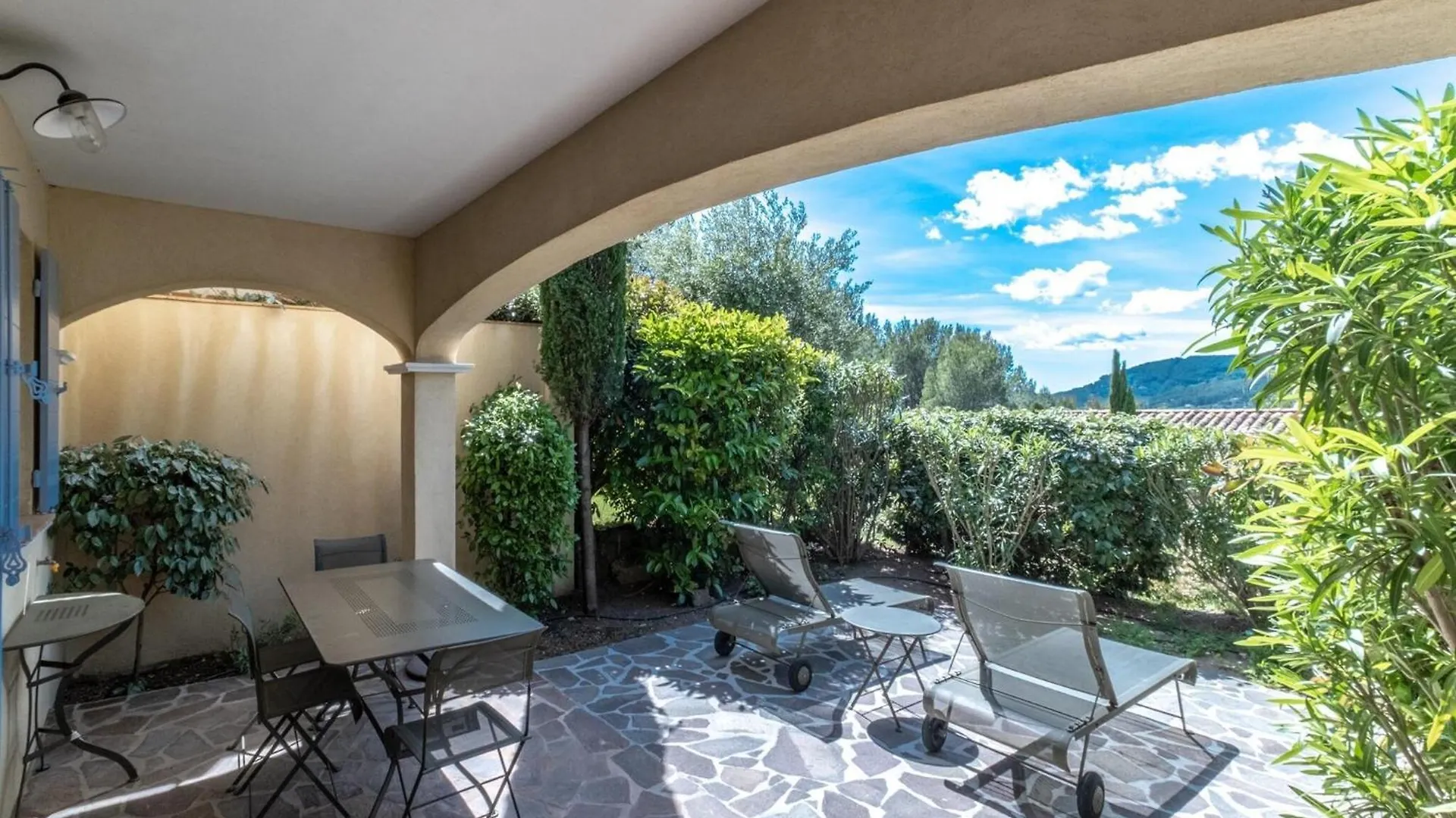 Terraced House In Domaine De Saint Endr Ol With Golf Spa And Communal Pool La Motte  Holiday home La Motte (Var)